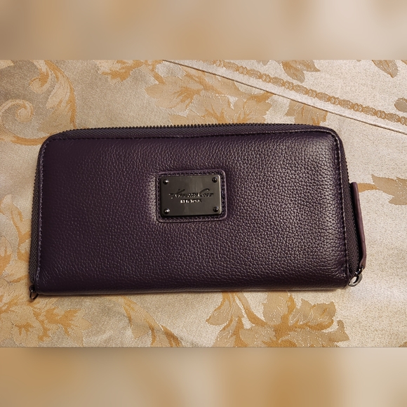 KENNETH COLE PURPLE GENUINE LEATHER ID BILL CARD ZIP AROUND WALLET CLUTCH - Picture 1 of 8